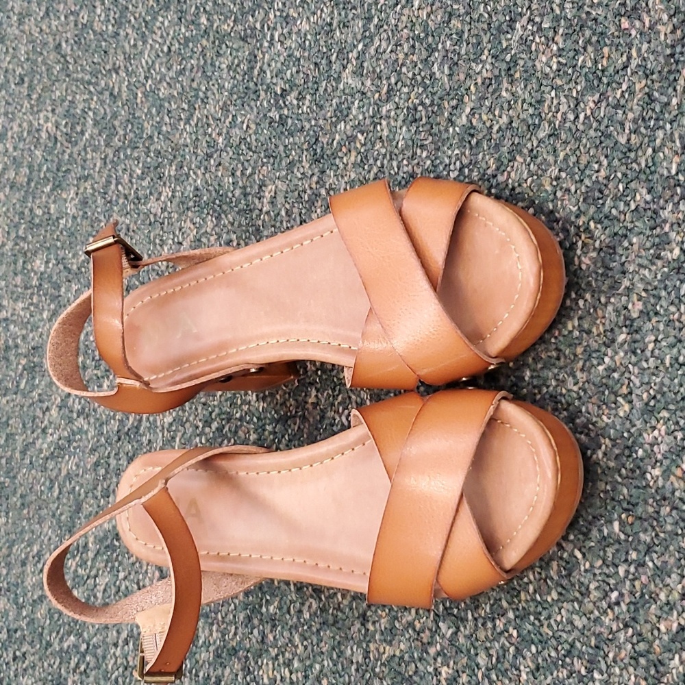 Mia brown sandal Size 6